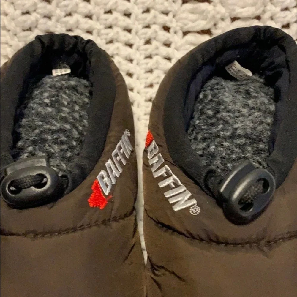 Kids Baffin Slippers Size Youth Medium‎ NWOT